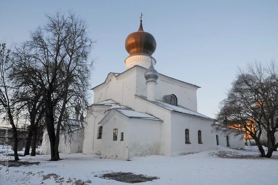 храм успения пресвятой богородицы псков. церковь успения с пароменья. 1521 г. храм успения с пароменья. звоннице церкви успения с пароменья в пскове.