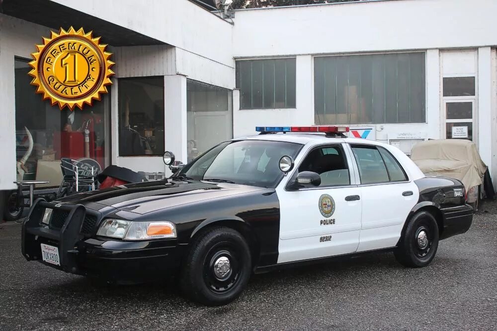 Гранд полиция. Форд Краун Виктория Police LAPD. Форд Краун Виктория 2005 полиция. Ford Crown Victoria Police Interceptor LAPD. Форд Краун Виктория полиция США.