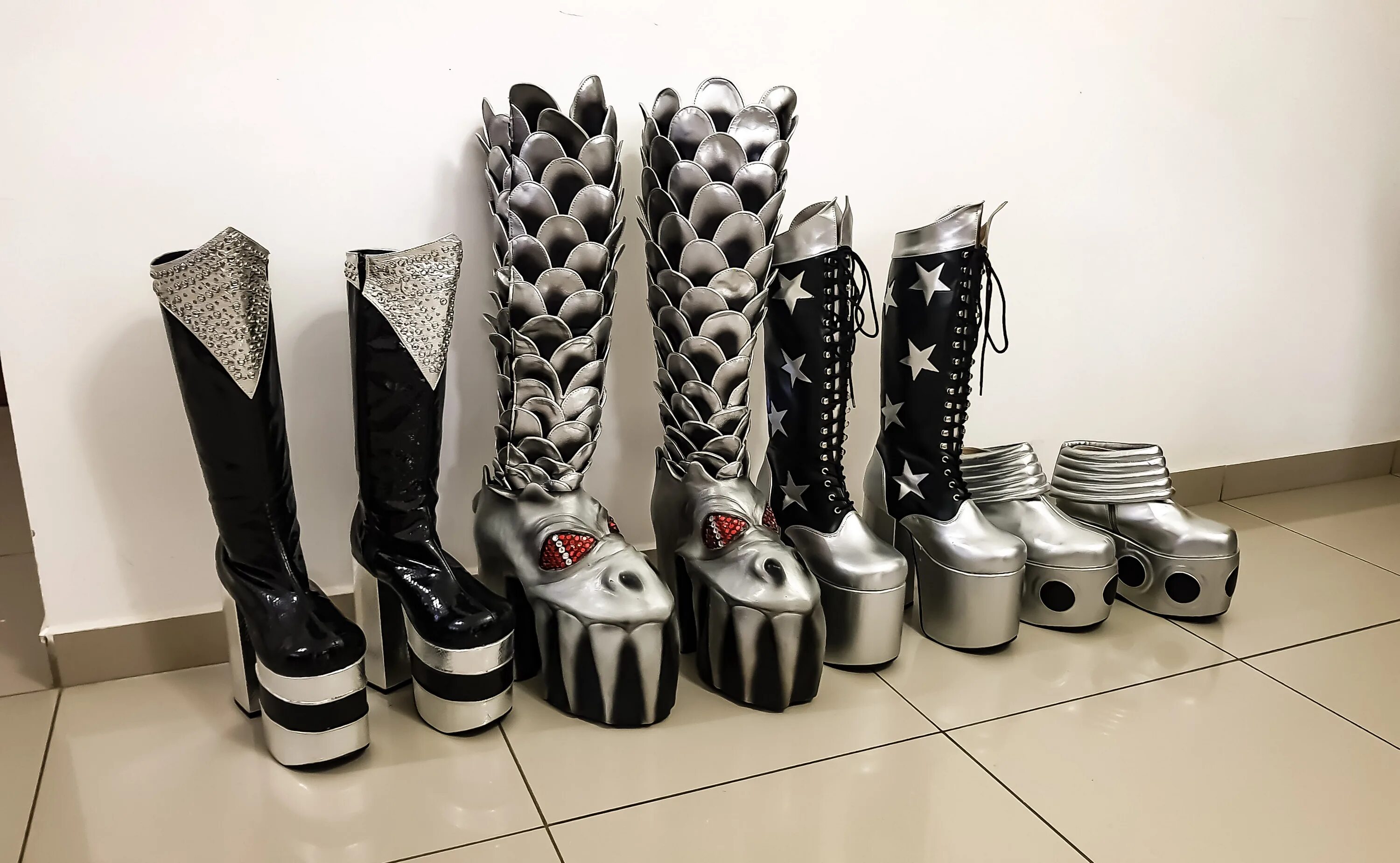 Оранжевые туфли на высоком каблуке. Нархи туфли. Тролль гнёт ель солистка. Туфли гну группа. Мода 2016 года женских туфель.