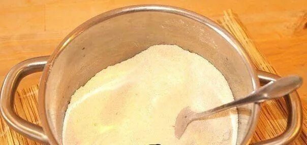 1/3 чайной ложки соды. Тесто с мукой 300 грамм. Кефирные дрожжи. Сода дрожжи. Как выглядит чайная ложка соды без горки.