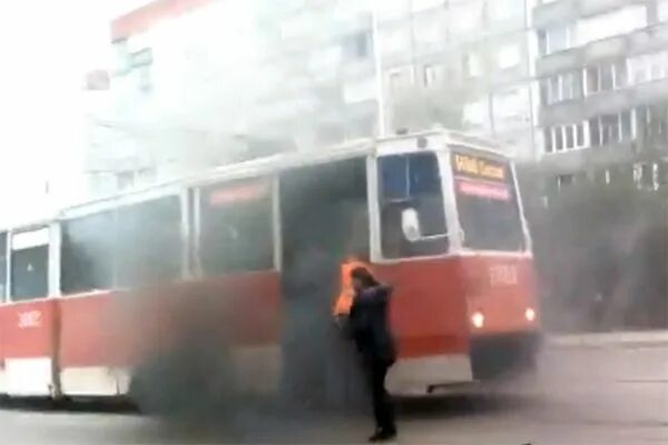 Каким цветом горел маршрут номер 19. Вспыхнул трамвай в Новосибирске. Трамвай 14 пожар.