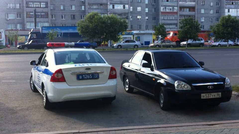 Оперская приора с мигалками. Лада приора с мигалками. Лада приора с полицейскими мигалками. Опер стиль. Лада приора черная с мигалками.