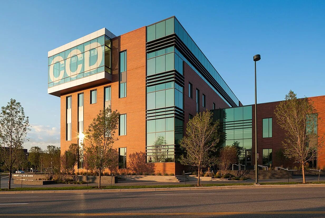 Комьюнити колледж в сша. Coastline community college. Общественный колледж сша что это. Общественный колледж сша что это. Estover community college.