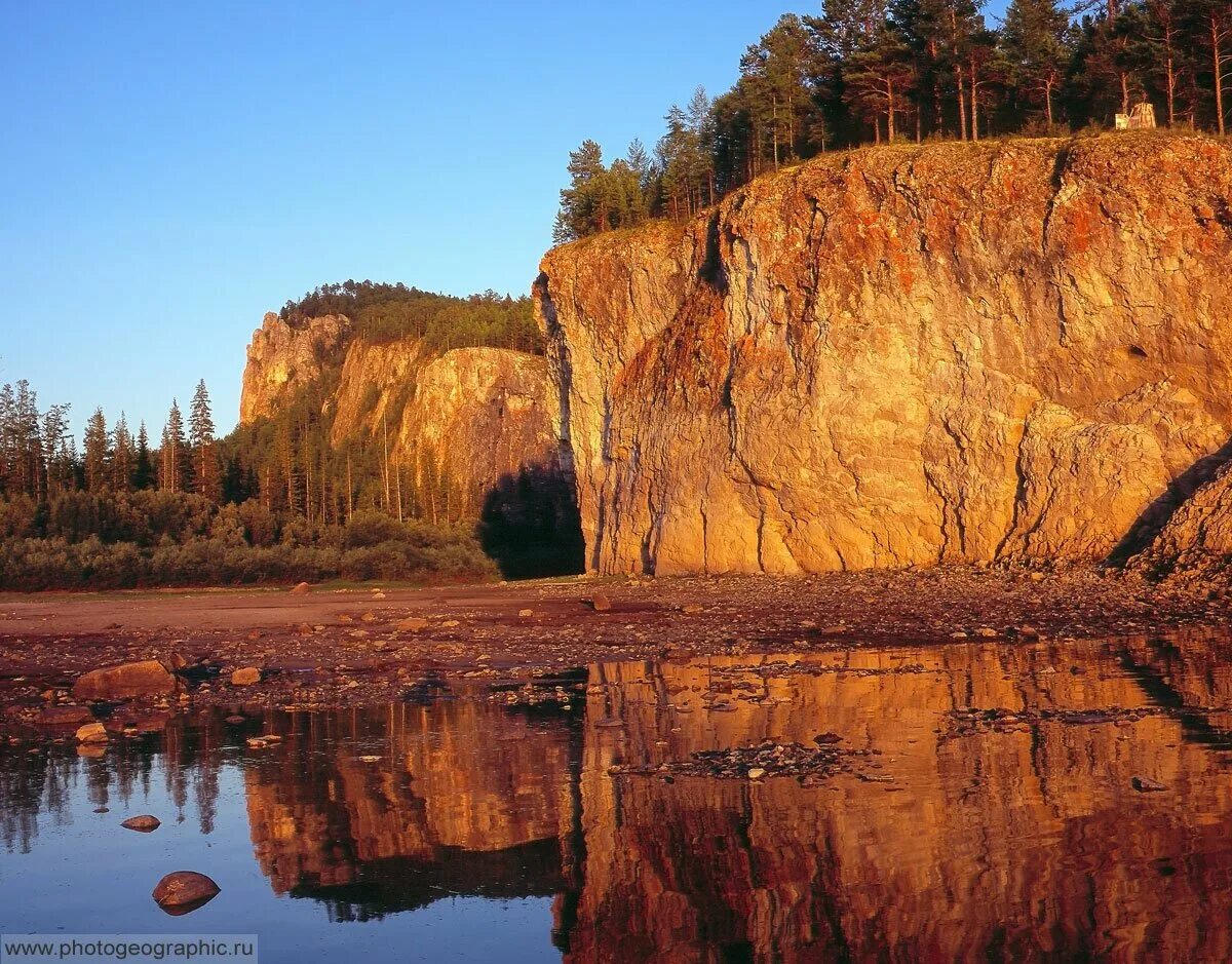 Сток реки лены. Устье реки Лена. Ленские столбы в Якутии. Река Лена в Якутии. Лена река окрестности.