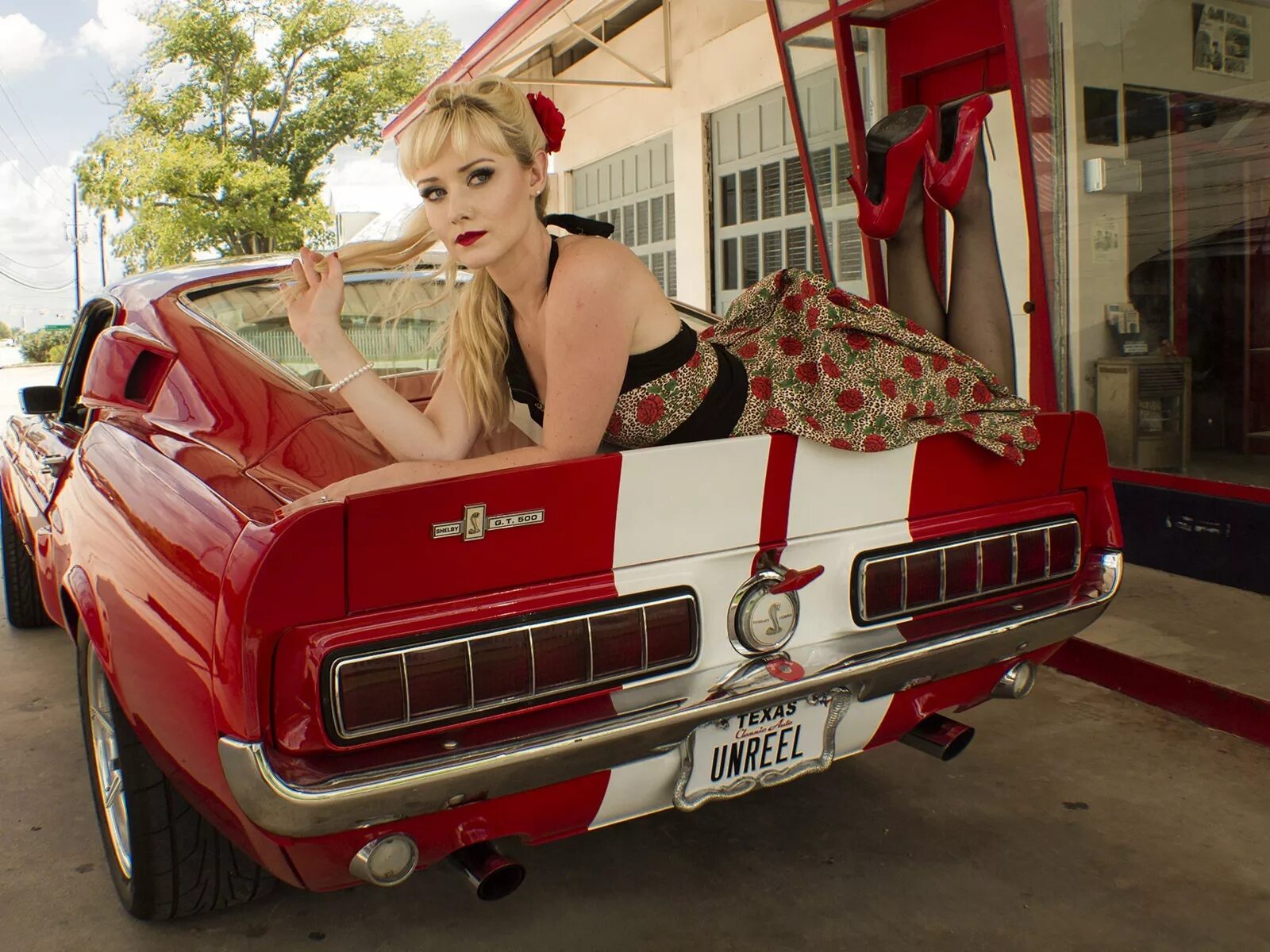 Ford mustang 1967 эмбер херд. Ретро авто и девушки. Форд мустанг винтаж. Ford mustang 1967 эмбер херд. Фотосессия со старым авто.