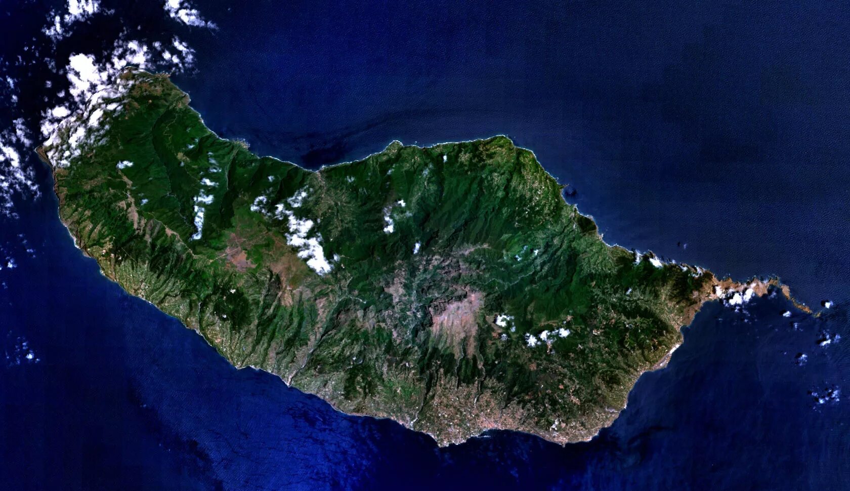 Остров Мадейра вид сверху. Остров Калимантан космический снимок. Остров Суматра. Лонг-Айленд (остров, Папуа - новая Гвинея).