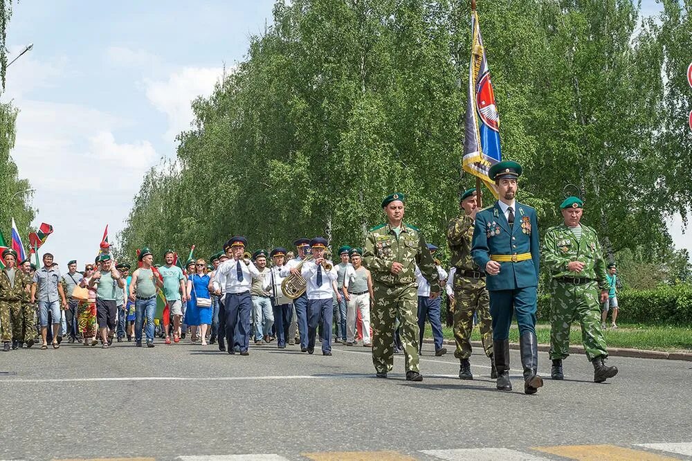 Май день ижевск. День пограничника в Ижевске. Празднование дня пограничника в Ижевске. Пограничники Удмуртии сайт. С днем пограничника.