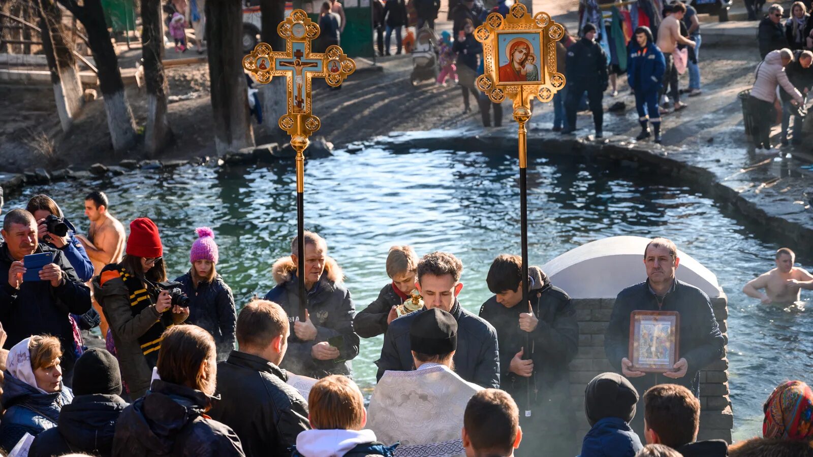 Крещение ростов. Крещение ростов. Крещение ростова. Ростов купель храм георгия. Ростов-на-дону купели.