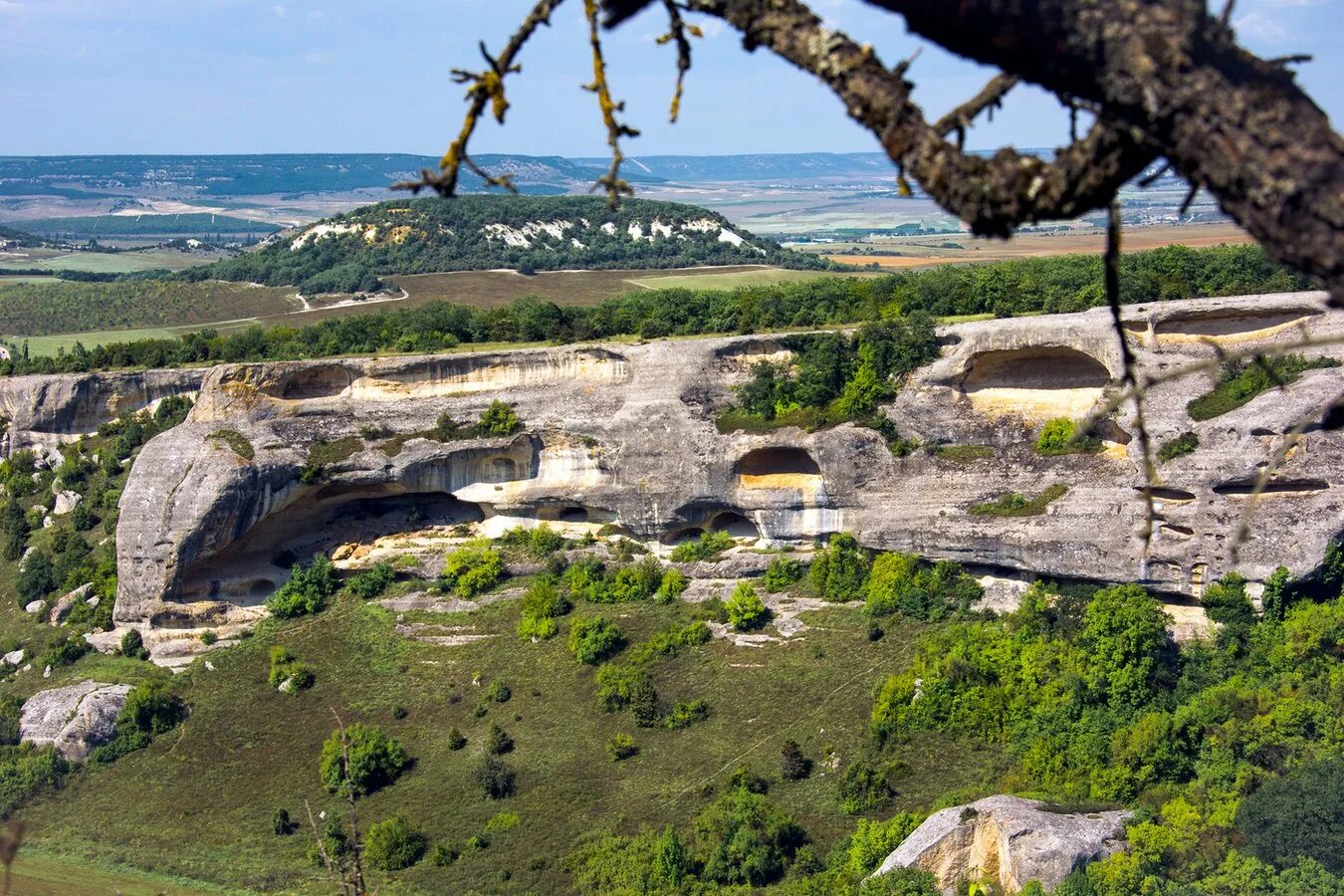 Бахчисарай Эски Кермен. Эски-Кермен пещерный город. Бахчисарай пещеры Эски-Кермен. Пещерный город Бахчисарай Эски Кермен.