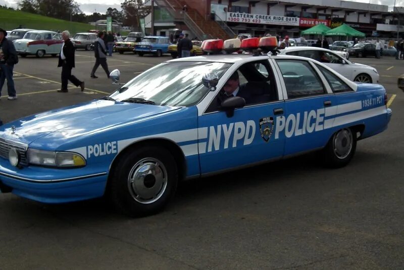 Синяя полицейская машина. Chevrolet Caprice 1992. Chevrolet Caprice 1992 Police. Chevrolet Caprice 9c1 Police. Chevrolet Caprice Classic 1992 Police.