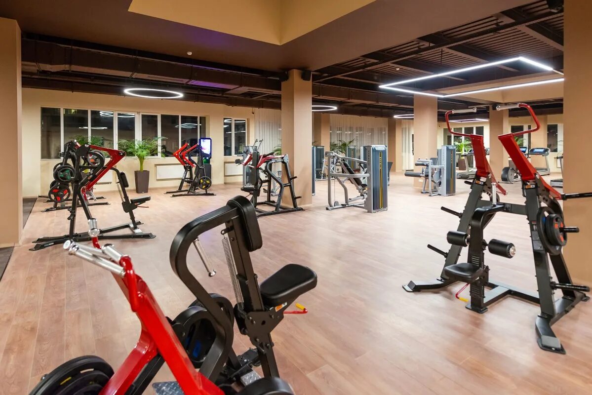 Облака фит летчика бабушкина. Фитнес центр облака шокальского. Облака фитнес павелецкая. Фитнес зал с бассейном на павелецкой. Облака фитнес проезд шокальского.