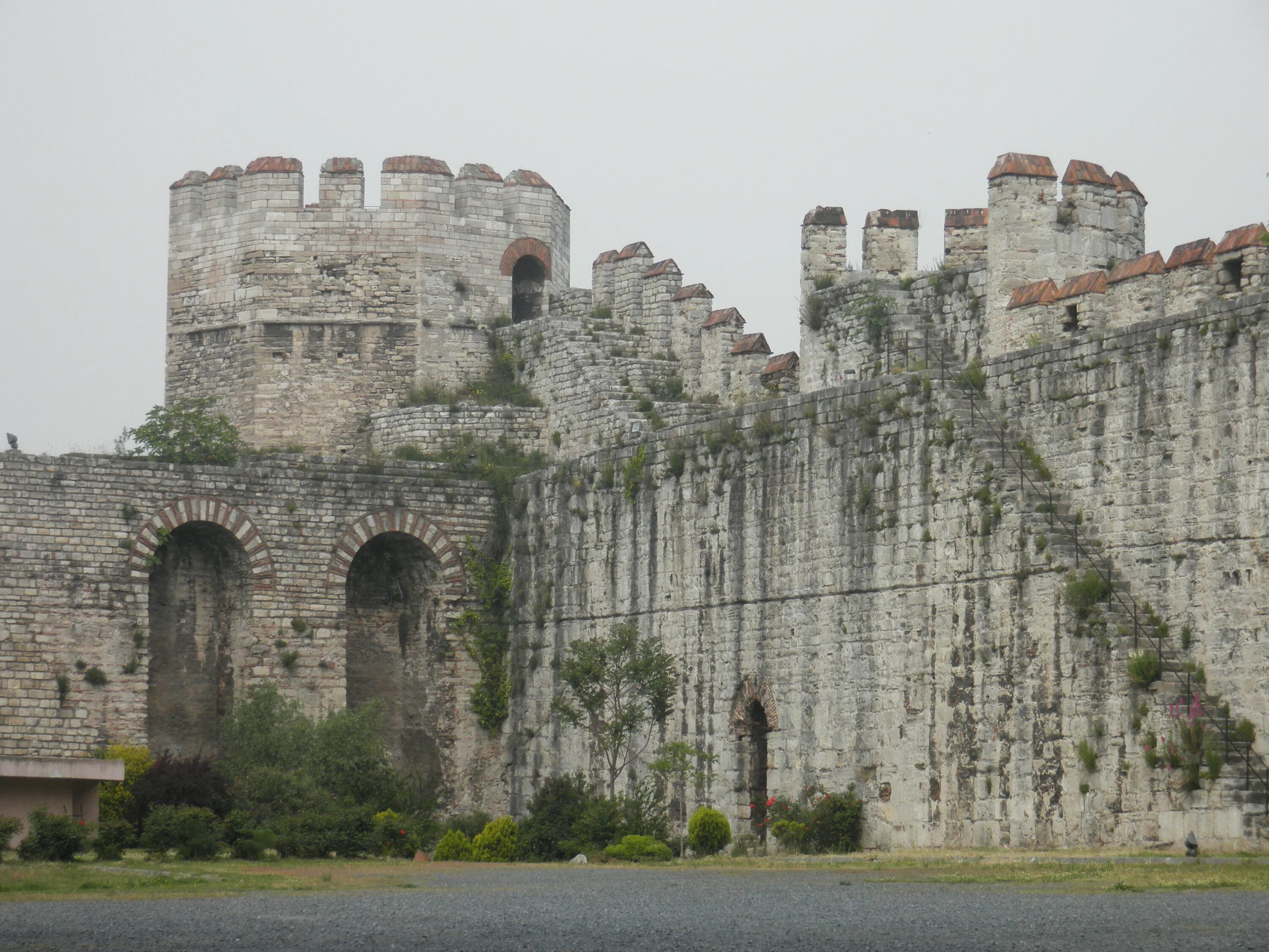 Едикуле. Едикуле крепость в стамбуле. yedikule fortress. крепость едикуле в стамбуле на карте. mini yedikule.