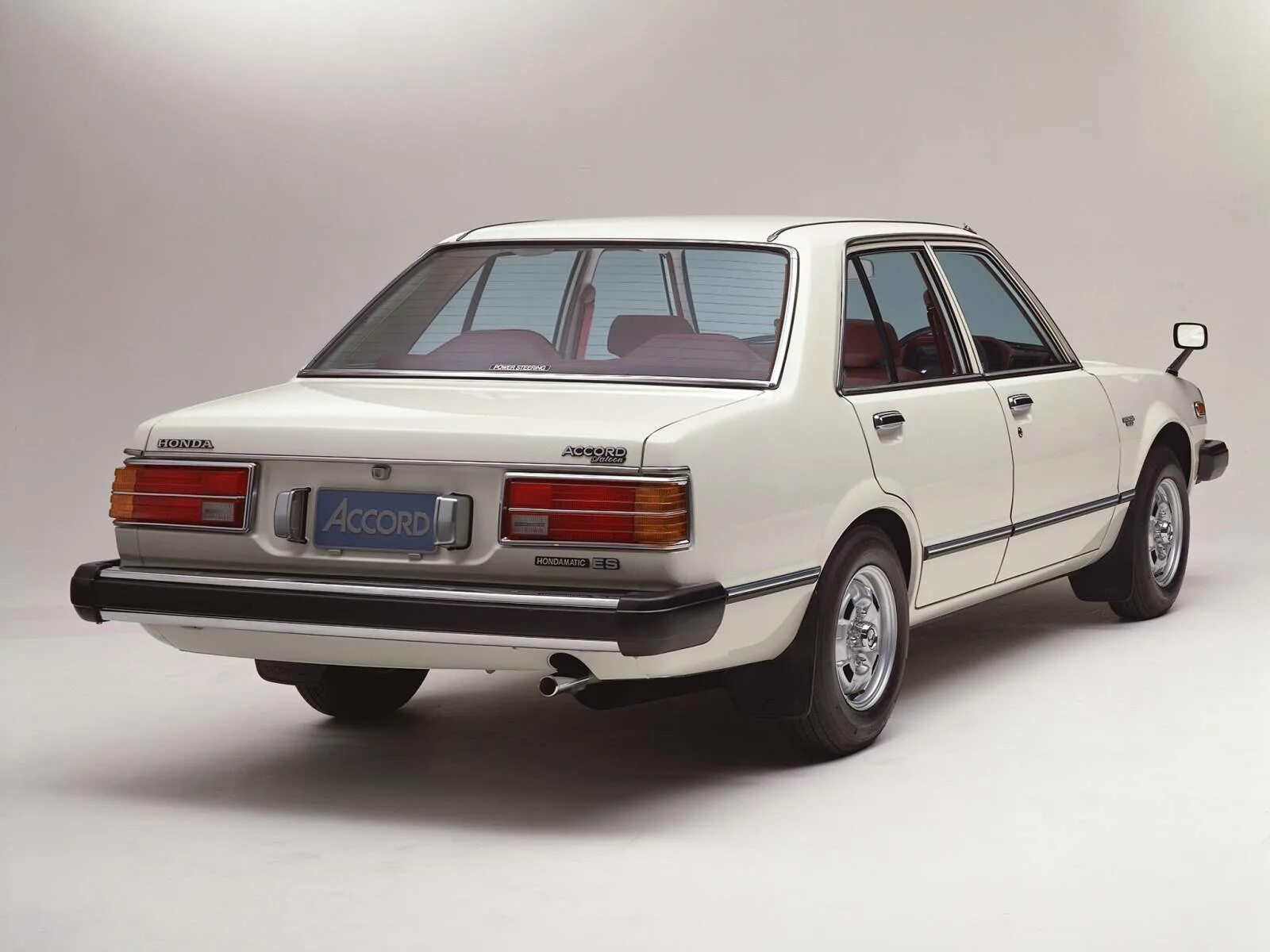 Honda accord 1977. Первый хонда аккорд. Хонда аккорд 1 поколение седан. Honda accord 1978. Honda accord 2 1985.
