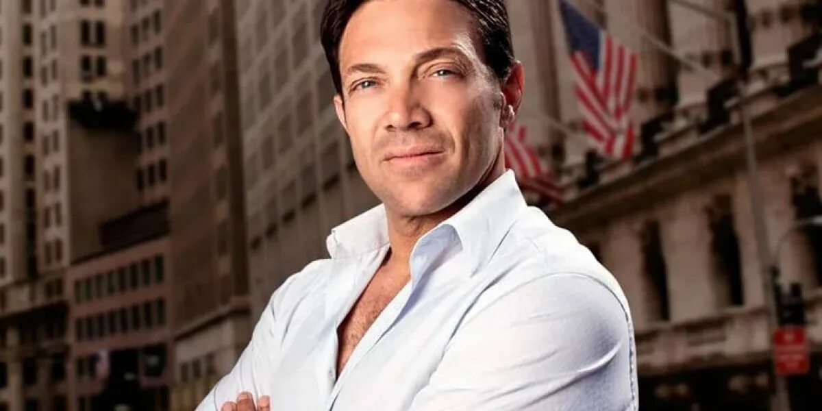 Джордан белфорт. Белфорт волк с уолл-стрит. Джордан белфорт волк с уолл-стрит. Джордан белфорт фото. Джордан белфорт.