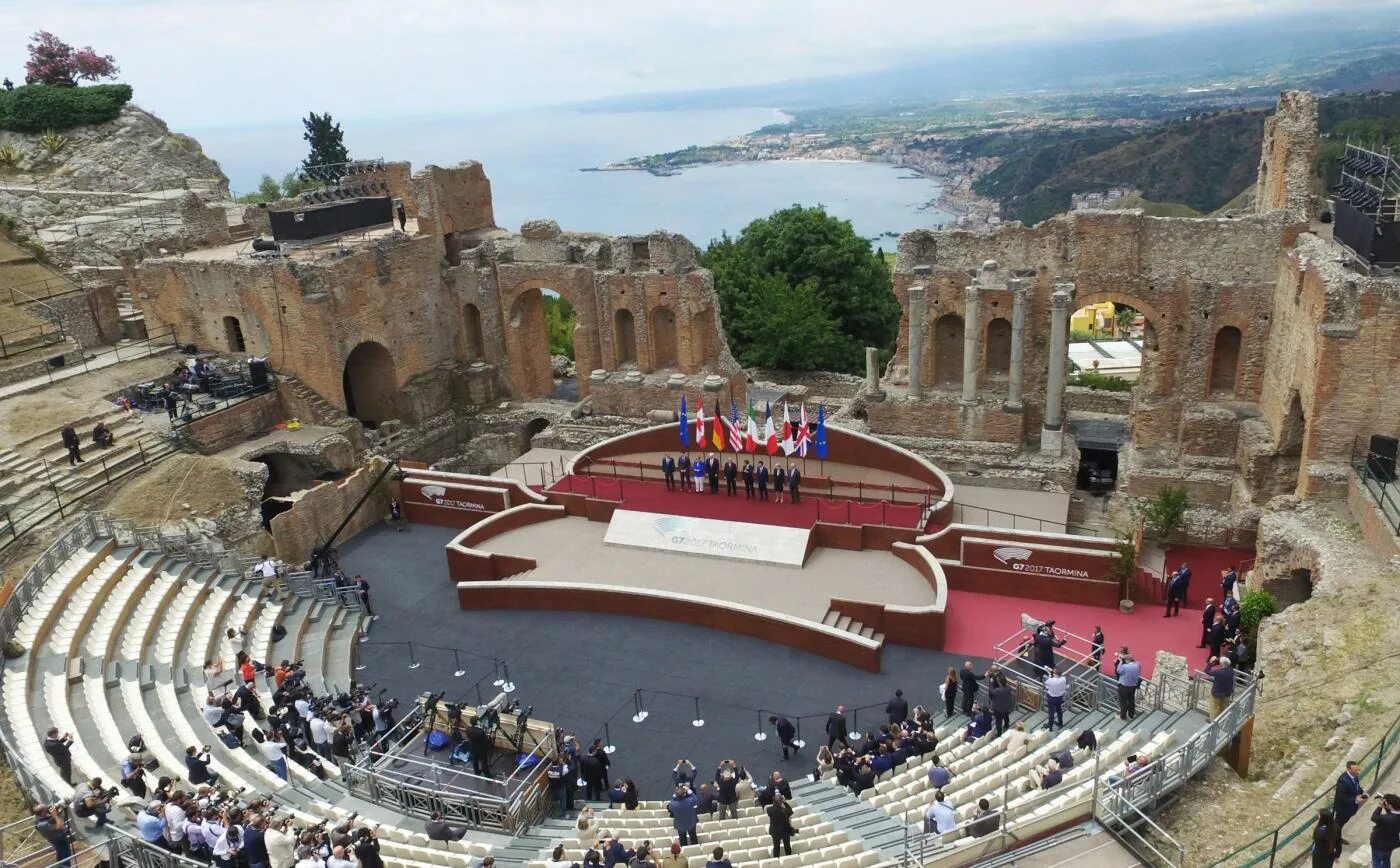 Таормина Сицилия театр. Театр в Тавромении Таормина. Амфитеатр Таормина. Театр в Таормине Сицилия.