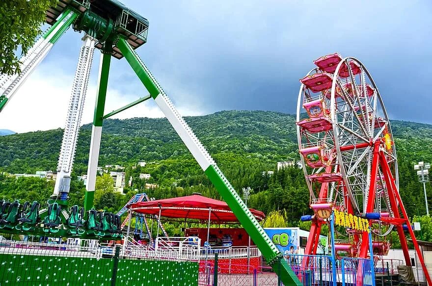 Передвижной Лунапарк. Лунапарк Лазаревское. Лунапарк Финляндия. Attraction Park.