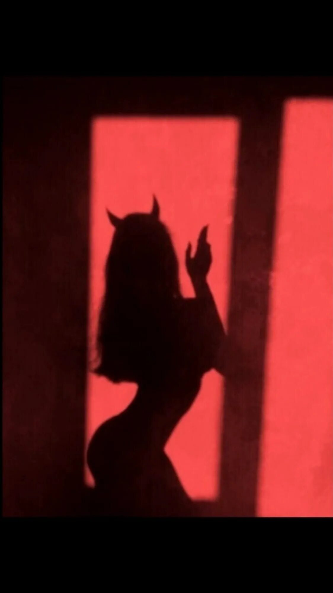 Isabel larosa - haunted обложка песни. Тхт sugar rush ride. Совет от великого герцога из ада. Devil by the window тхт. Txt devil by the window обложка.