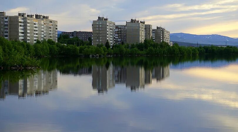 мончегорск улица морошковая. озеро лумболка мурманская область. клементьева мончегорск. мончегорск улица клементьева 13. клементьева мончегорск.