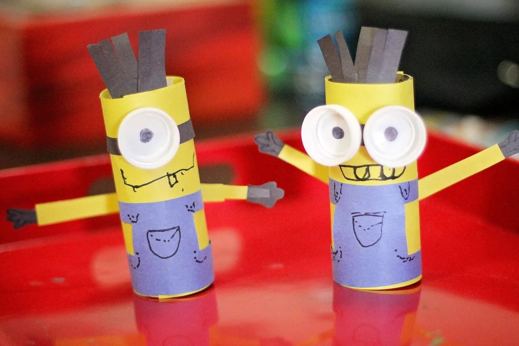 Карандашница из рулонов туалетной бумаги. Поделки из туалетных втулок. Поделки из рулончиков туалетной бумаги. Поделки из тубусов. Поделки из втулок.