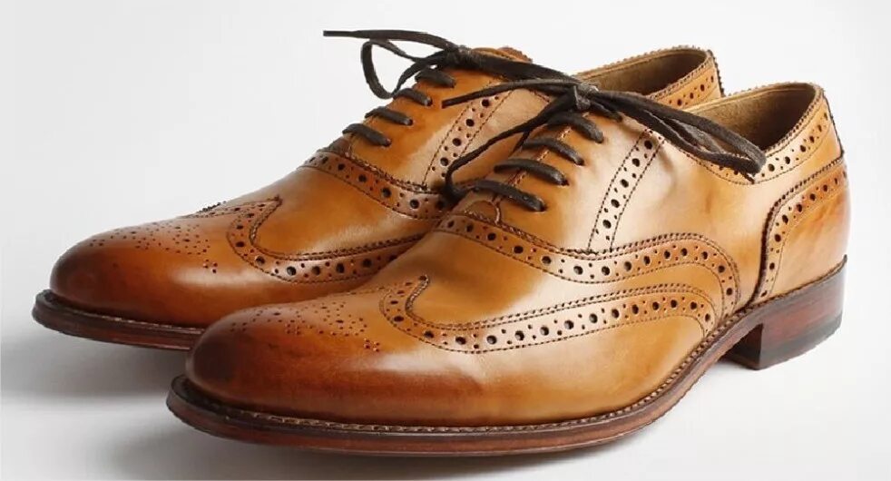 Обувь б г. Туфли коричневые с дырочками. Туфли мужские 1937г. Ботинки коричневые с дырочками. Коричневые мужские ботинки с дырками.