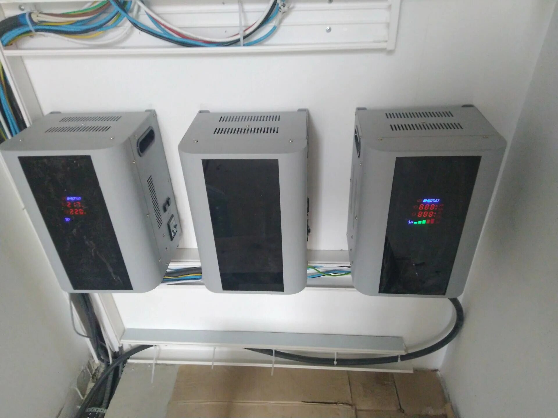 стабилизатор напряжения трехфазный энергия hybrid 60000/3 ii. стабилизатор напряжения трехфазный энергия hybrid 24000/3. энергия нybrid-8000 е0101-0150. навесной стабилизатор энергия hybrid-10000 е0101-0151. стабилизатор напряжения однофазный энергия hybrid 1500.