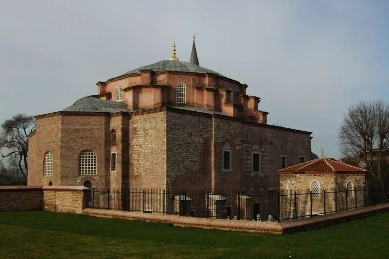 Сооружения в константинополе. Церковь св. сергия и вакха, 6. церковь сергия и вакха в константинополе мозаики. центрические здания в византии. центрические постройки византии.