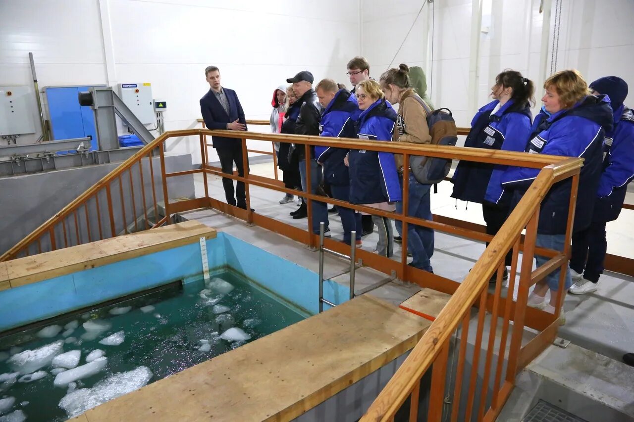 Фгуп крыловский центр. Крыловский научный центр. КГНЦ Крылова. Бассейн Крыловского центра. Крыловский государственный научный центр здание.