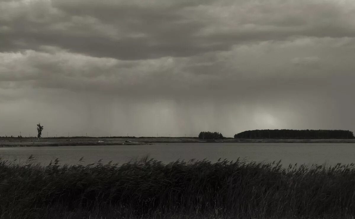Сравнимое затишье. Серый день. море затишье. затишье перед бурей небо. ураган перед затишьем.