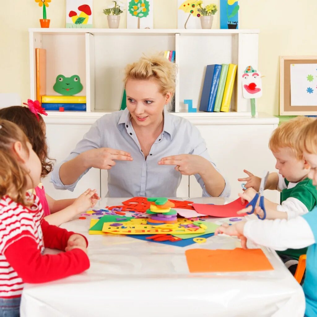 Помощник воспитателя в частный сад. Воспитатель детского сада. педагог раннего развития. работа в детском саду. помощник воспитателя.