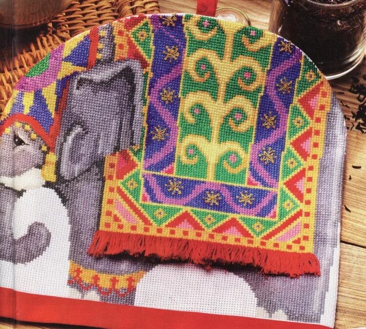 Крестики для создания схем из бисера. X stitching. Вышивка. Крейник в вышивке. Вышивка крестом грелка на чайник слон схема.