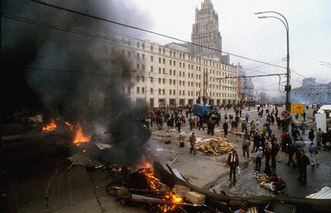 1993 Год Москва белый дом штурм. Путч в Москве 1993. Белый дом октября 1993 года в Москве. 1993 Октябрьский путч Останкино. 1993 сколько лет будет