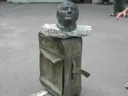 Памятники авторам книг
