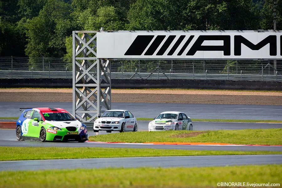 Кольцевая гонка изумруд. Машина на Moscow Raceway. Трасса Moscow Raceway. Трасса для шоссейно кольцевых автомоделей.