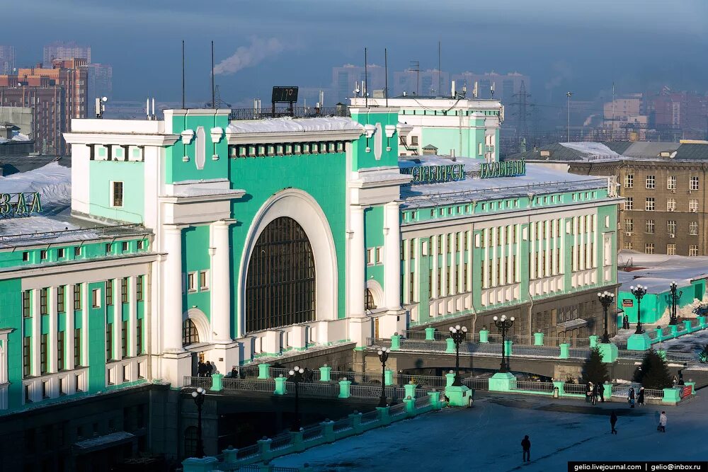 Новосибирск в каком веке. Новосибирск достромичательности. Новосибирск вокзал 2023. Ж Д вокзал Новосибирск главный. Железнодорожный вокзал -главный, города Новосибирска..