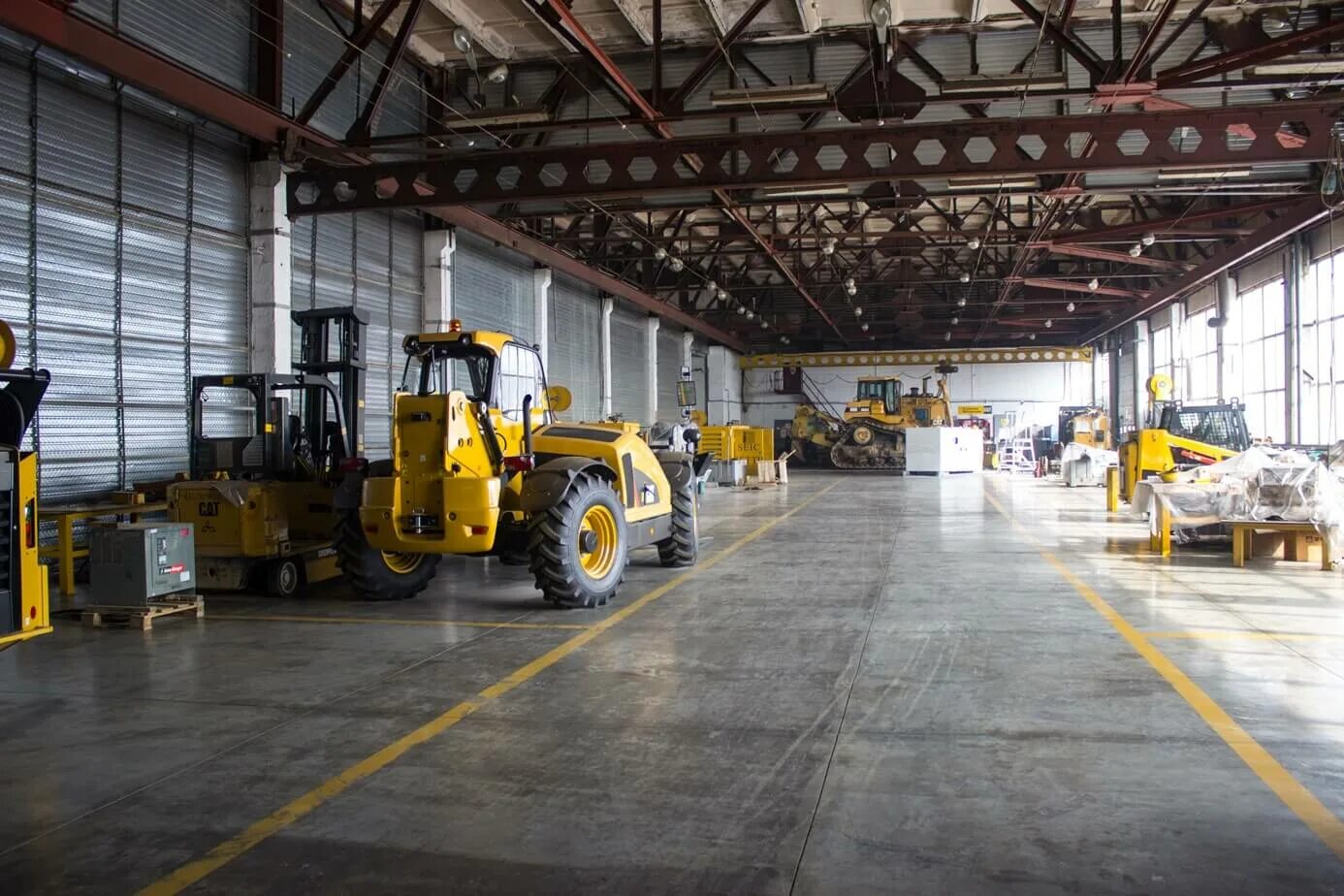 машины для противогололедных реагентов. спецтехника сахалин. спецтехника сахалин. березняки сахалинской области. завод имени федотова фронтальный погрузчик.