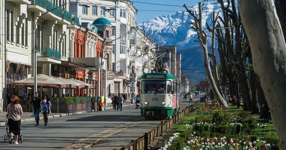 Столовая гора северная осетия. Владикавказ экскурсии по городу. Владикавказ экскурсии по городу. Северная осетия владикавказ. Суннитская мечеть владикавказ.