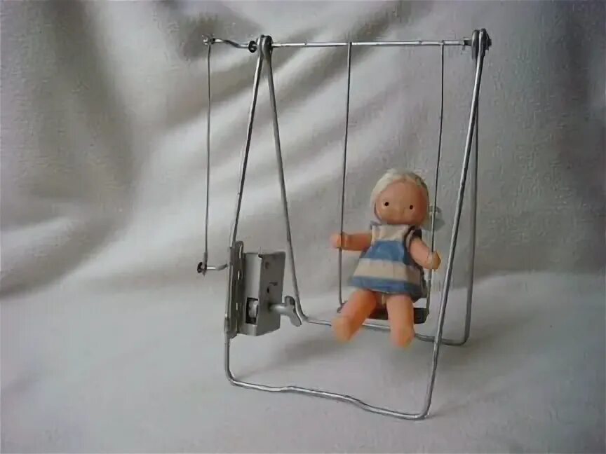 Качели вертушка. Gusio качели детские. Механические качели. Напольные качели дуга. Детские электрокачели caretero.