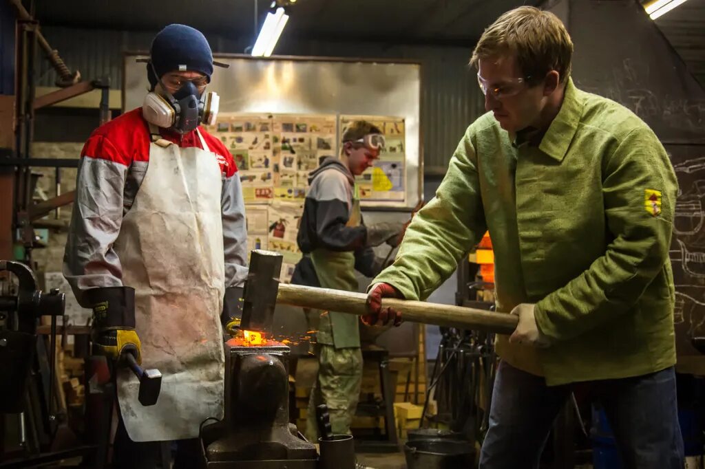 Эксплуатация радиоэлектронного оборудования. Студентка дизайнер. Кембридж университет специальности. Вднх техноград павильон. Специалисты строительных специальностей.