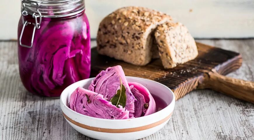 Рецепт красной капусты в банку. Щи с краснокочанной капустой. Заготовки из краснокочанной капусты. Капуста краснокочанная. Салат с краснокочанной капустой.