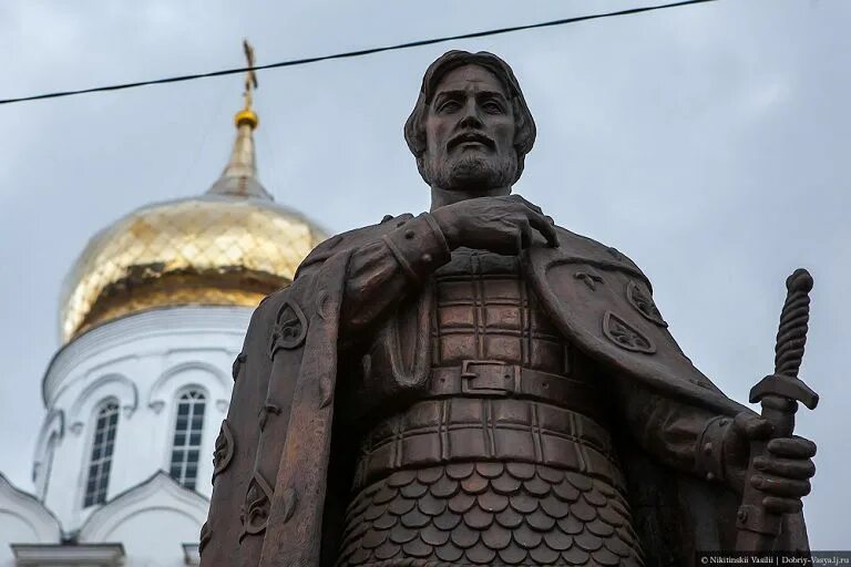 Г александров памятники. Памятник Александру Невскому в Александрове.