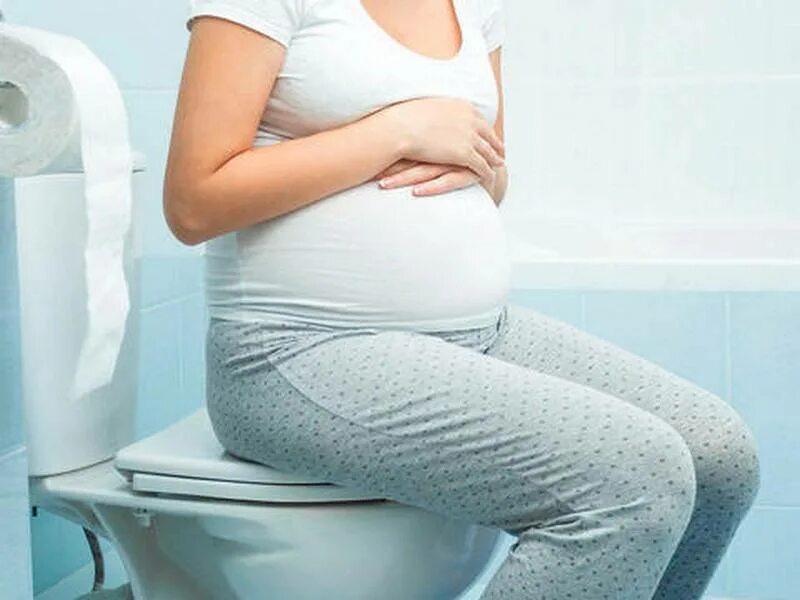 Частые позывы к дефекации. Запор у беременных. Беременность запор. Беременные женщины.