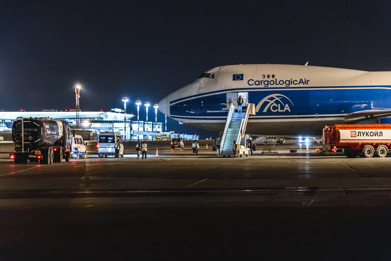 Аэропорт г красноярск. Аэропорт Емельяново Красноярск. Аэродром Красноярск Емельяново. Емельяновский аэропорт Красноярск. Емельянова аэропорт Красноярск.