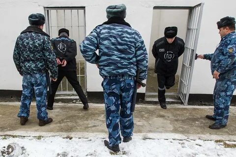 Охранник заключенных