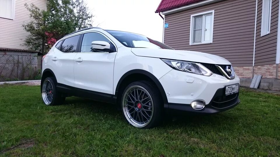 J11 тюнинг. Nissan Qashqai j11 r18 белый. Nissan Qashqai диски r19. Диски Nissan Qashqai r17. Nissan Qashqai j11 на 16 дисках.