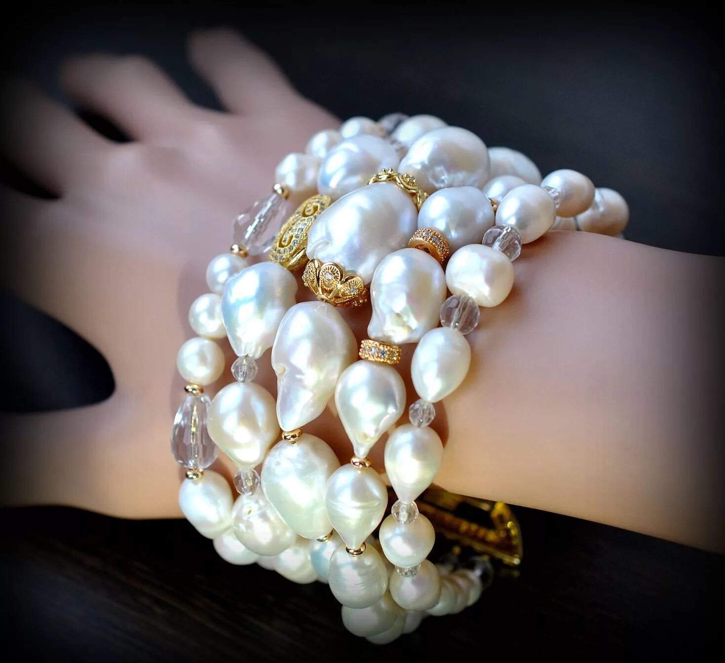 Необыкновенная жемчужница. Необычный жемчуг. Необычные украшения с жемчугом. Жемчужина необычная. Необычный жемчуг.