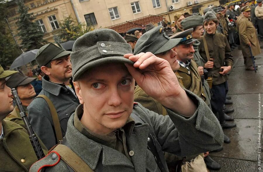 Бендеровец. Упа украина бандера. Днепропетровск бендеровцы. Бандеровцы бендеровцы биндеровцы. Львовские бандеровцы.