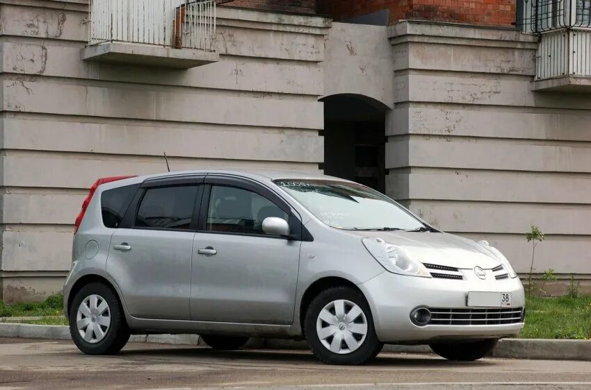 Купить б/у Nissan Note I Рестайлинг 1.4 MT (88 л.с.) бензин механика в Казани: с