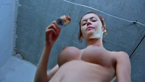 Naked Julia Snigir dans une dame sanglante 