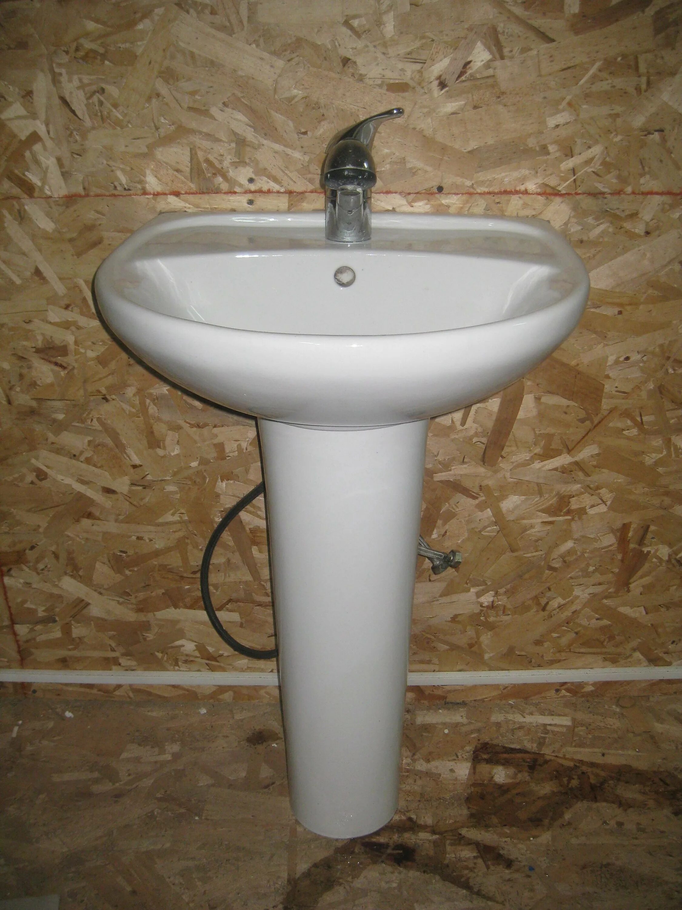 как установить раковину с пьедесталом. монтаж раковины с пьедесталом. монтаж раковины с пьедесталом. раковина 59 см simas arcade ar 814. крепление для раковины тюльпан.