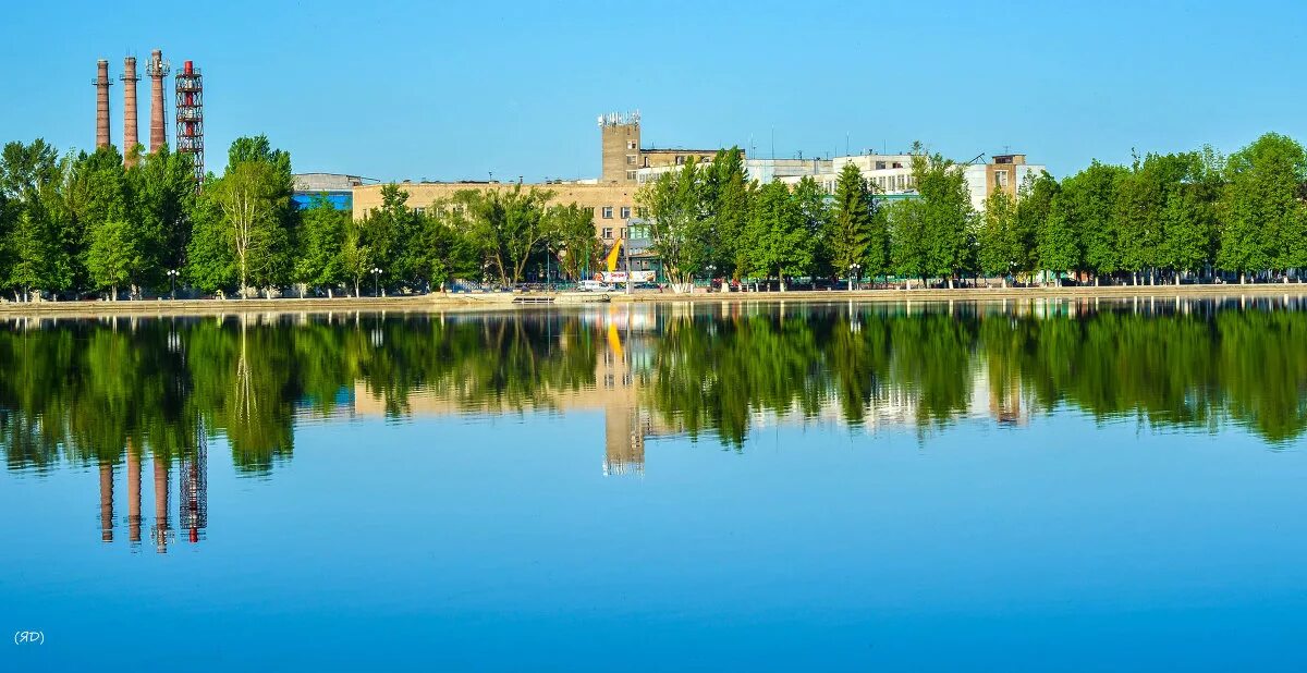 в центре города озеро. ларин канада город озеро. в центре города озеро. берег реки исеть екатеринбург. набережная зеленодольск.